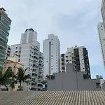Grande Apartamento Quadra Mar